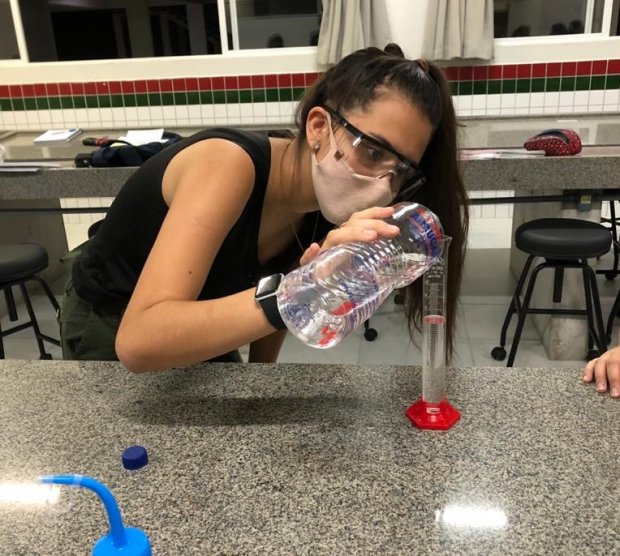 alunos_da_rede_estadual_aprendem_a_produzir_alcool_em_gel_no_laboratorio_de_quimica_da_escola_20210422_1279080616