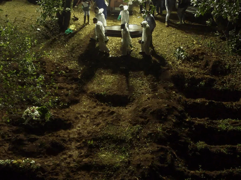 sepultamento noturno