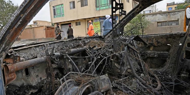Getty Images - EUA explodem carro em Cabul
