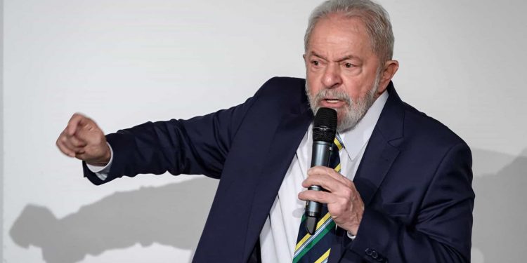 Lula vê resistência em canal com militares