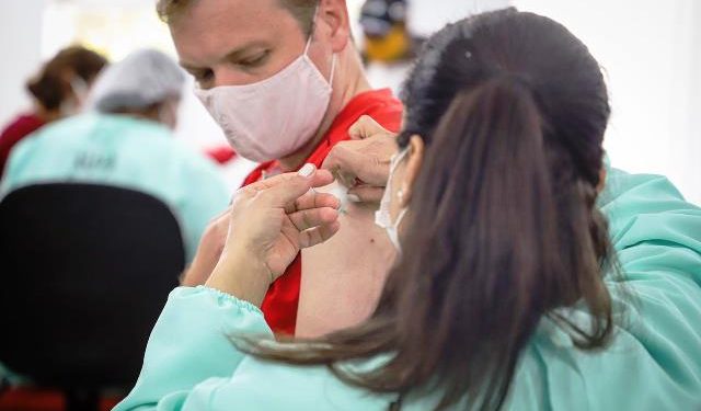 Biguaçu vacina pessoas com idade a partir de 31 anos nesta terça-feira