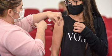 Biguaçu mantém vacinação para adolescentes