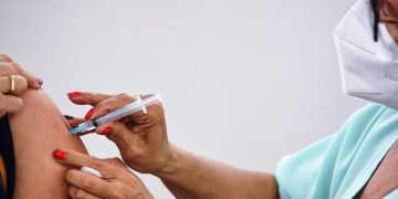 Biguaçu inicia reforço para profissionais de saúde e segue com vacinação para grupos anteriores