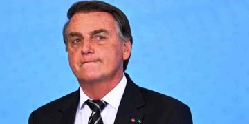 Bolsonaro volta a criticar CPI e diz que Defesa 'não é lugar de civil'