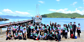 ESTUDANTES DA REDE MUNICIPAL PARTICIPAM DE EDUCAÇÃO AMBIENTAL EM PASSEIO PELA COSTA DE GOVERNADOR CELSO RAMOS