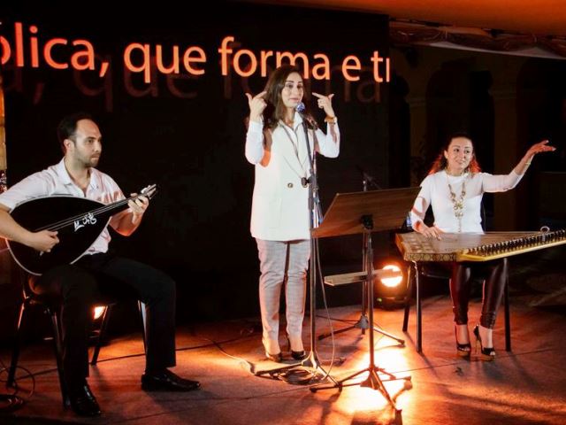Lucia Loxca ser formou arquiteta em Curitiba. Além de exercer a profissão, ela também integra um trio musical com o marido e a cunhada - Lucia Loxca- Acervo Pessoal