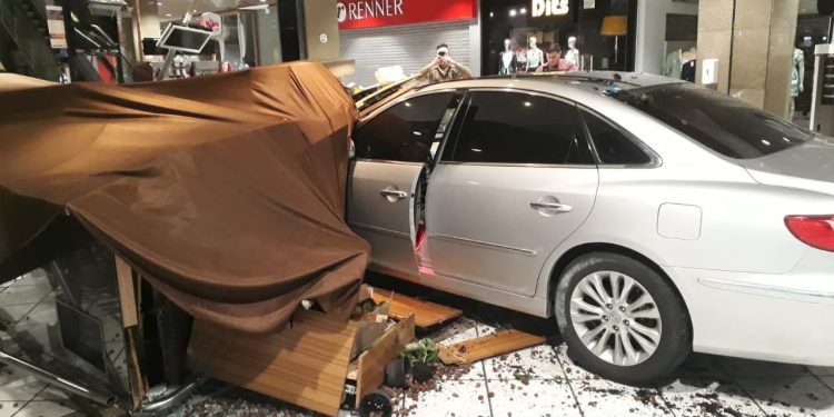 veiculo-shopping-invadiu