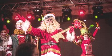 Papai Noel recebe a chave da cidade