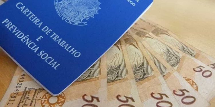 Salário mínimo passa a ser de R$ 1.212 a partir de amanhã