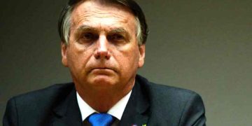 Bolsonaro é criticado por faltar a depoimento convocado por Moraes