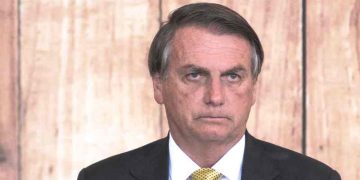 Falas de Bolsonaro incentivam crimes contra a Anvisa, diz chefe da agência