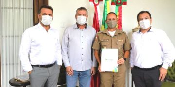 O prefeito Salmir da Silva e o vice-prefeito Alexandre Martins de Souza estiveram na tarde desta quinta-feira (24) no Comando Geral da Polícia Militar de Santa Catarina.