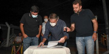 Prefeito Salmir da Silva assina ordem de serviço das melhorias (Foto Fernando Mendes)