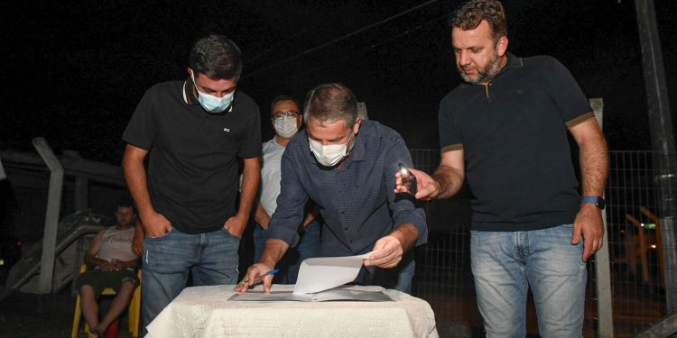 Prefeito Salmir da Silva assina ordem de serviço das melhorias (Foto Fernando Mendes)