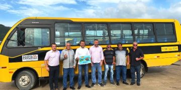 Novo ônibus escolar chegando à frota