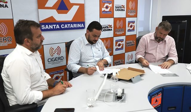Kits de transposição - Termo de Compromisso para construção das três novas pontes foi assinado nesta segunda-feira (Foto Paulo Rodrigo Ferreira - DICOM-PMB)