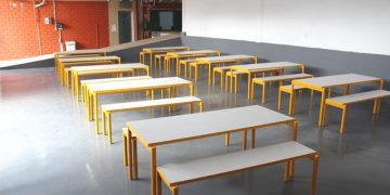 EDUCAÇÃO MUNICIPAL RECEBE NOVAS MESAS E BANCOS
