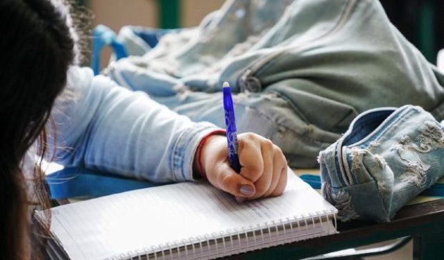Governo de SC publica decreto que regulamenta auxílio financeiro para estudantes