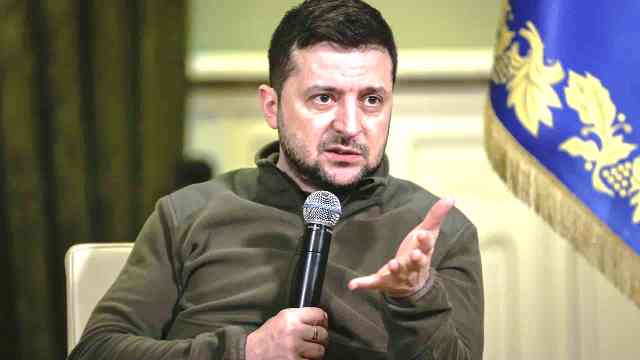 Mariupol foi destruída, há milhares de mortos, diz Zelensky