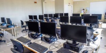 Escolas começam a receber 6.454 novos computadores com investimento de R$ 28,2 milhões