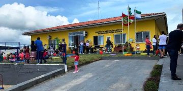 GOV. CELSO RAMOS REALIZA DIA DA FAMÍLIA NA ESCOLA