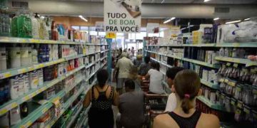Inflação pesa mais entre mais pobres em abril e vai a 12,7% em 12 meses, diz Ipea