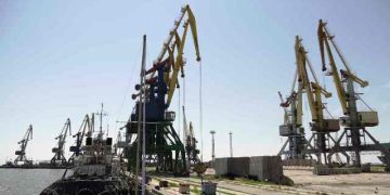 Central nuclear ucraniana é bombardeada neste sábado
