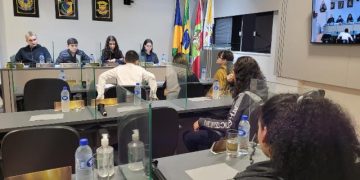 Vereadores mirins e parlamentares jovens de Biguaçu realizam a sessão ordinária de agosto