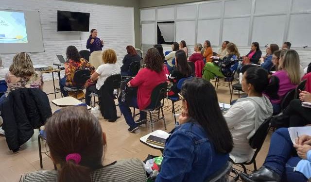 Biguaçu oferta pós-graduação gratuita a profissionais da Educação