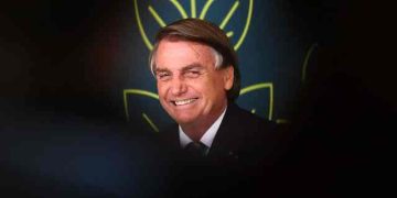 Bolsonaro muda discurso e agora diz que 'não errou nenhuma vez na pandemia'