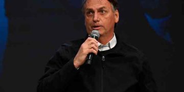 Bolsonaro pede à Corte suspeição de Moraes por gesto de degola durante Sessão