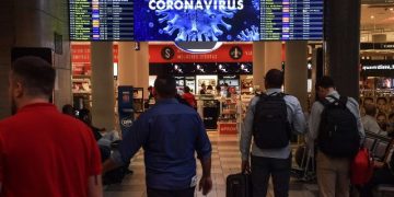 Anvisa volta a obrigar uso de máscaras em aeroportos e aviões