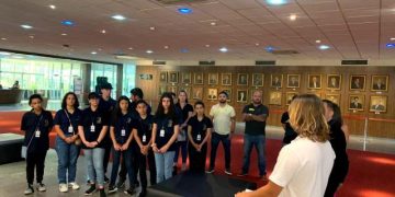 Vereadores mirins e parlamentares jovens de Biguaçu visitam a sede da Alesc
