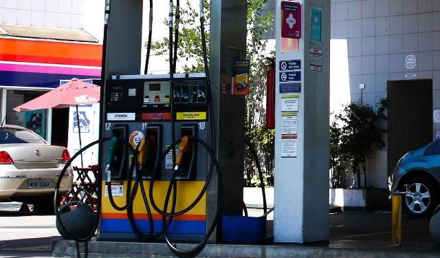 Preço de combustíveis tem queda nos postos de gasolina, diz ANP