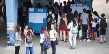 Ano letivo para mais de 520 mil estudantes da rede estadual começa nesta quarta-feira