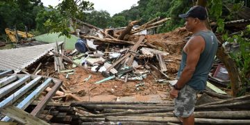 Litoral de SP conta 44 mortos nas chuvas históricas; mais de 2.500 estão fora de casa