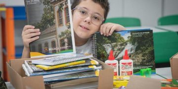 Prefeitura de Biguaçu distribui 7.900 kits de materiais escolares