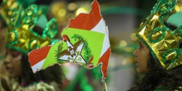 Veja como foi a volta do Carnaval em Santa Catarina após dois anos sem desfiles