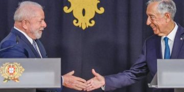 Russia errou. 'Nunca igualei os dois países, a Rússia errou ao invadir a Ucrânia', diz Lula em Portugal