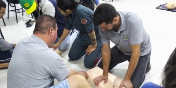 PROFESSORES E SERVIDORES DA REDE DE ENSINO PARTICIPAM DE WORKSHOP SOBRE PRIMEIROS SOCORROS