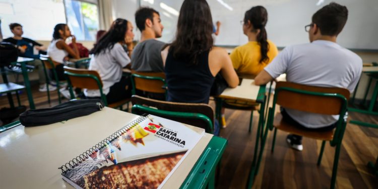 Educação de SC oferece Curso Enem Gratuito aos alunos do Ensino Médio