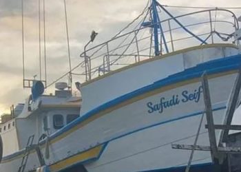 Naufrágio em SC- cinco tripulantes são resgatados