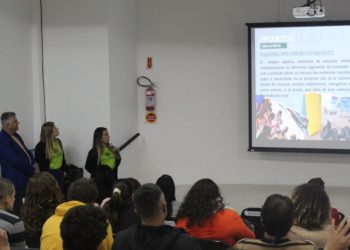 Governador Celso Ramos expõe projetos de Educação Ambiental no 1º Fórum de Escolas do Mar de Santa Catarina