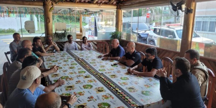 Prefeitura, PMSC e Polícia Civil se reúnem com moradores do Antenor para discutir segurança pública
