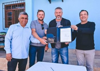Prefeitura de Biguaçu emite ordem de serviço para concretagem de rua no bairro Prado