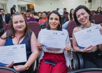 Alunas do CEP Biguaçu recebem certificados de conclusão de cursos de capacitação