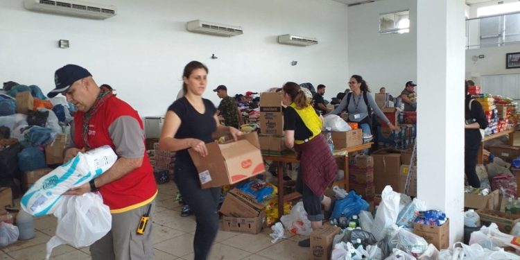 Batalhões da Polícia Militar recebem doações para vítimas das chuvas no Rio Grande do Sul