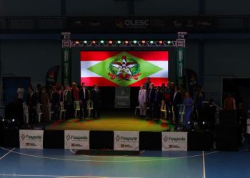 Noite de abertura da OLESC marca edição inédita da competição em Florianópolis