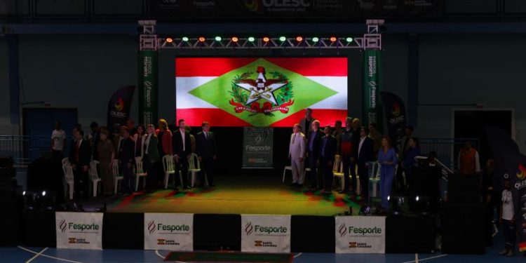 Noite de abertura da OLESC marca edição inédita da competição em Florianópolis