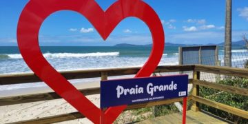 Praia Grande (Caravelas) ganha deck para a Temporada de Verão